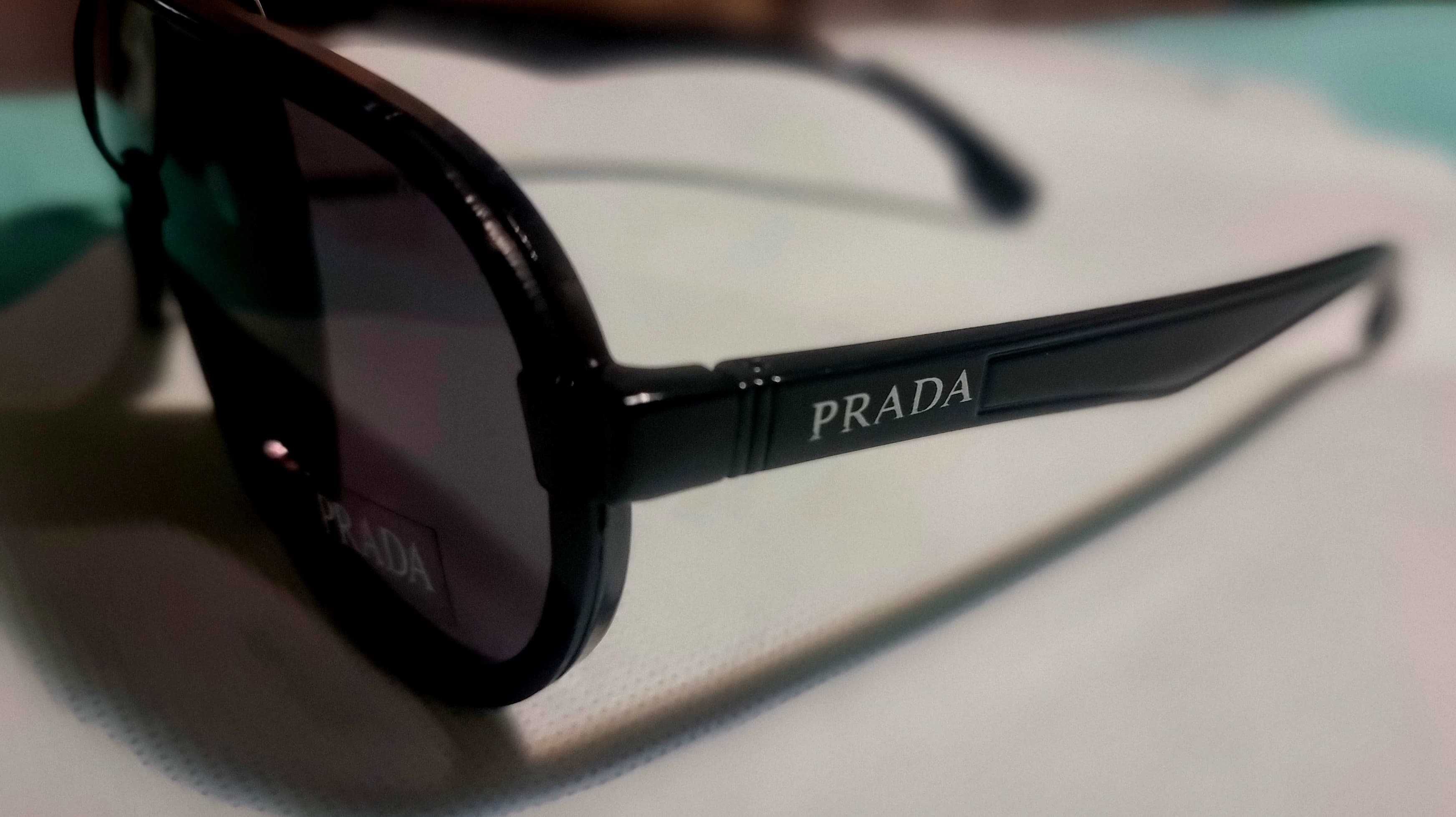 Ochelari de soare Prada cu lentile negre UV400