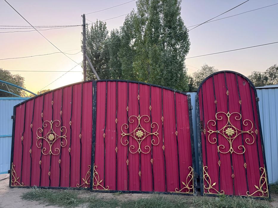 Продам ворота с калиткой,вместе со стойками