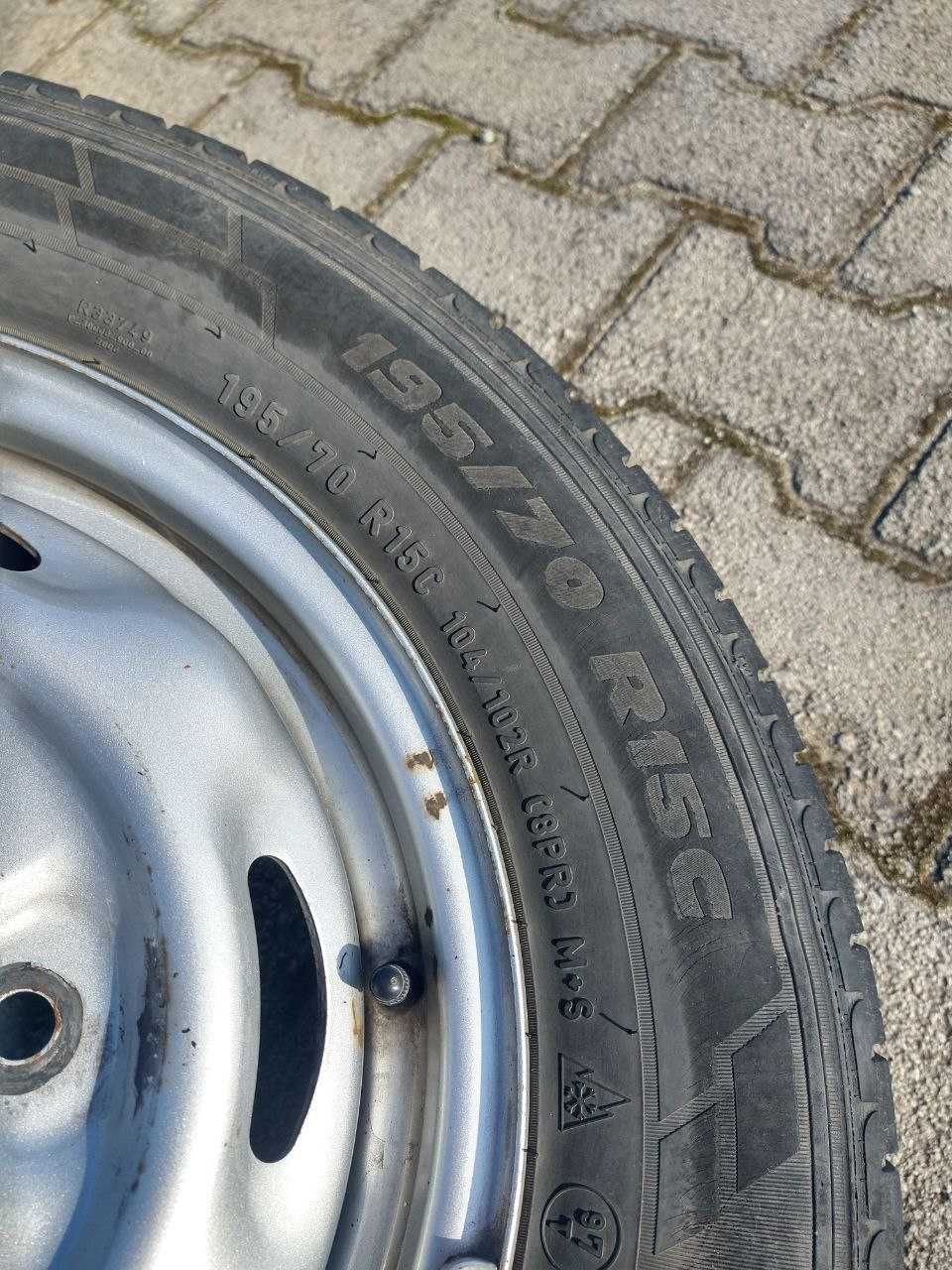 4 броя пълни колела 15″ с джанти Ford + гуми Pirelli Carrier AllSeason