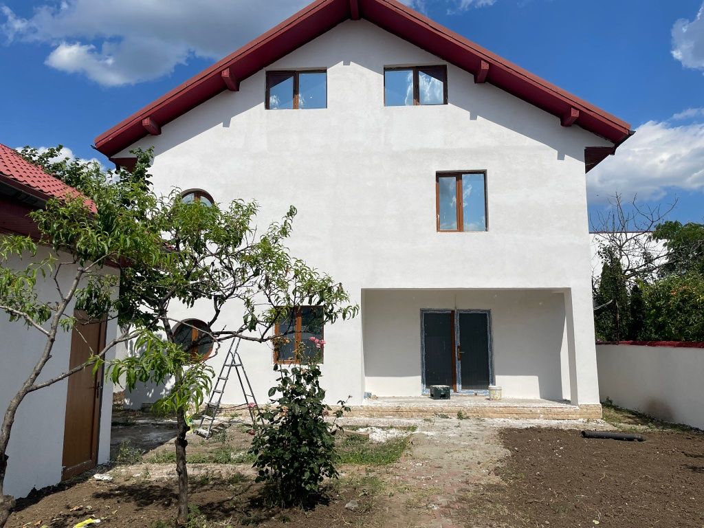 Vând casa Vânători