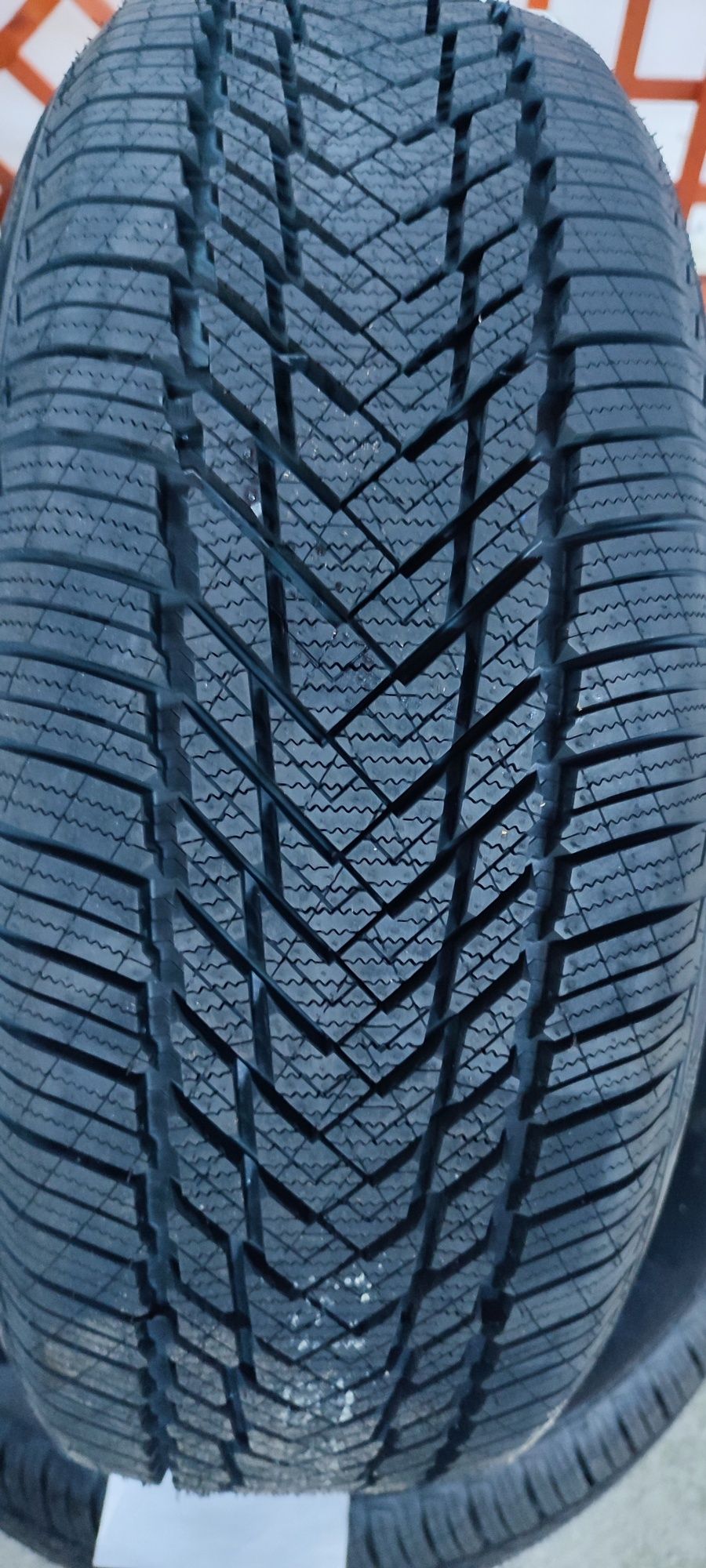 SET 2 Anvelope Iarna Royal Black Winter HP 205/60 R16 96H