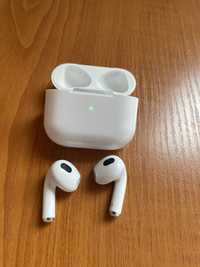 Слушалки Apple AirPods 3 (2022), Lightning Charging Case
