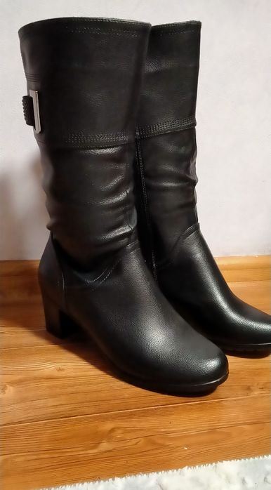 Продам демисезонные  сапогиапоги