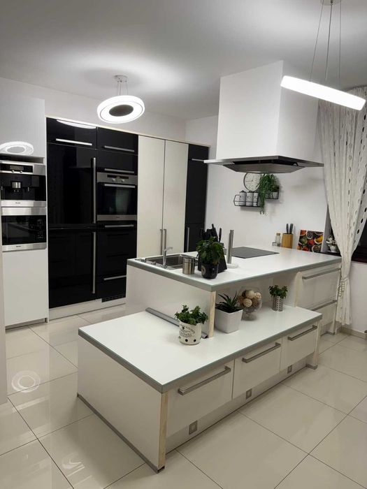 Ofer spre vanzare mobila bucatarie