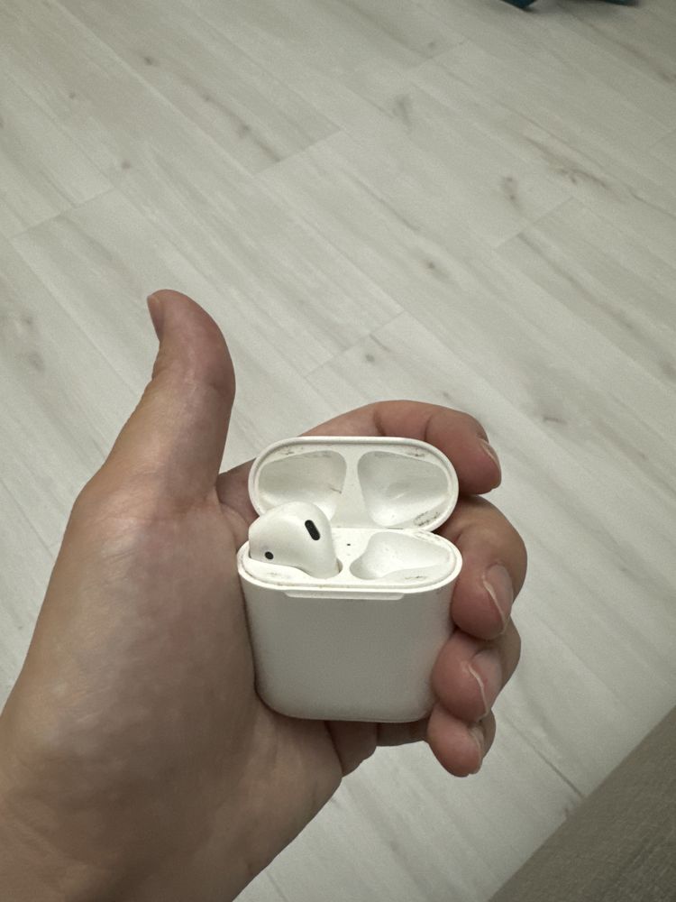 Airpods 1 поколение