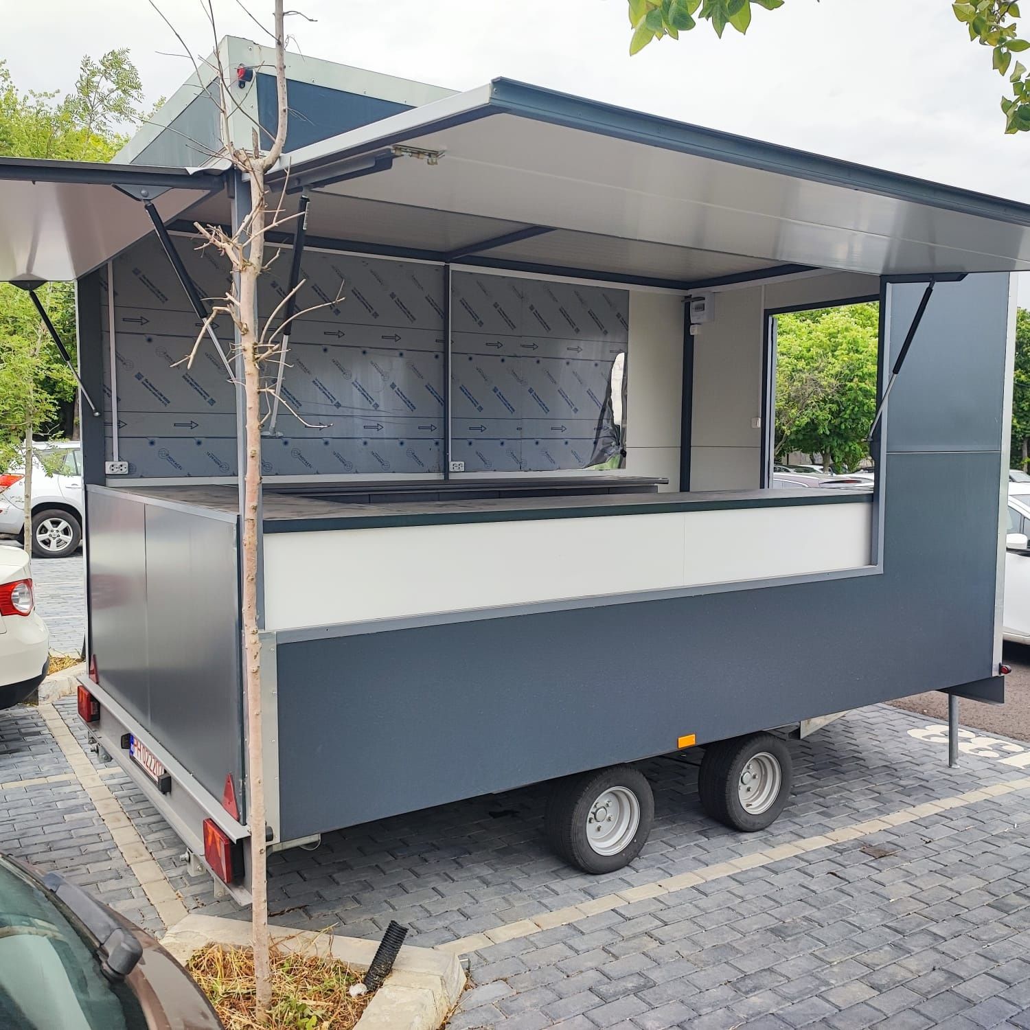 Inchiriez Rulotă Street‑Food - Food Truck 2025 • 4×2,4 m • Mobilată