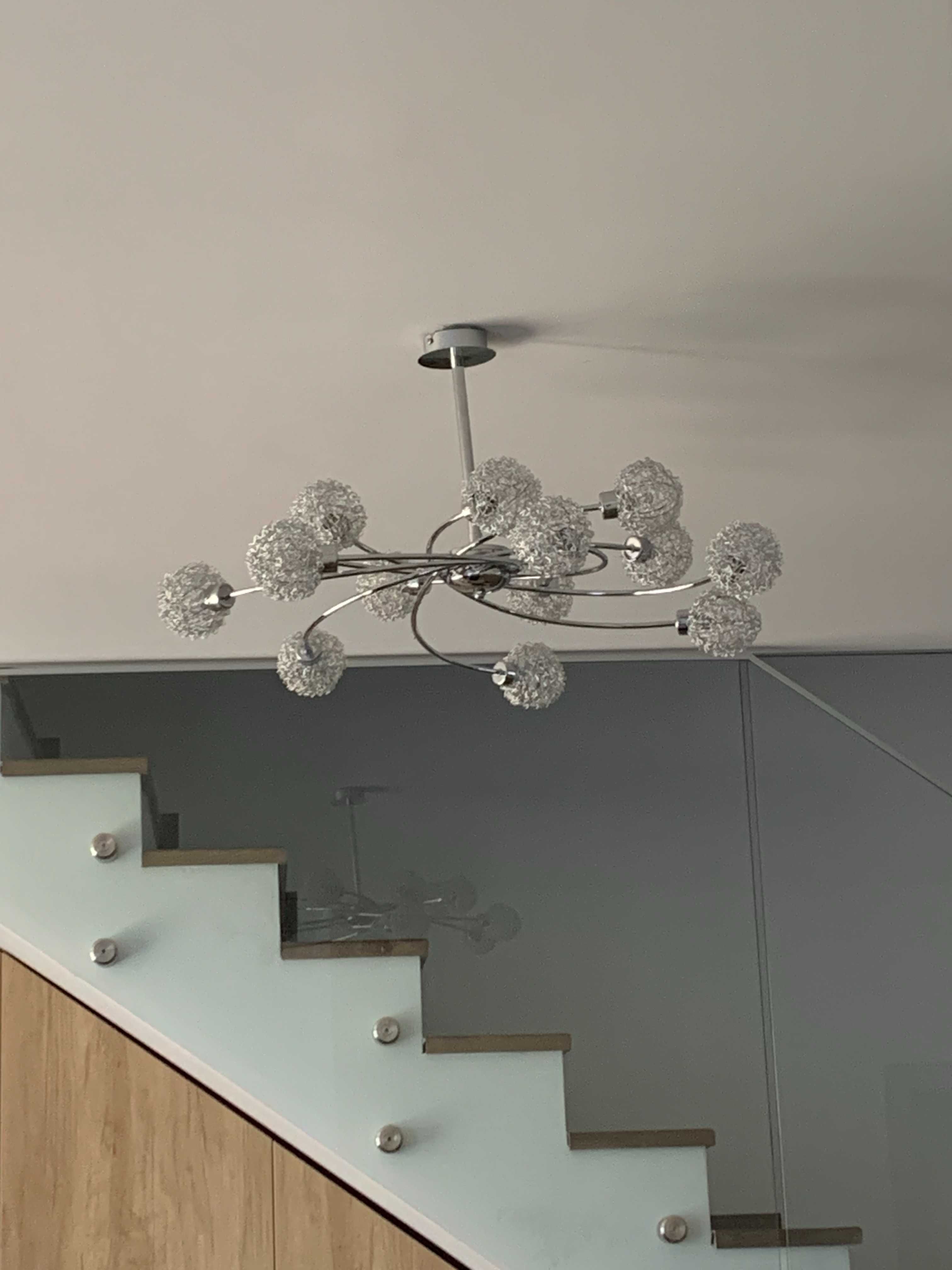 Lustre aproape noi si moderne, potrivite pentru living si dormitor