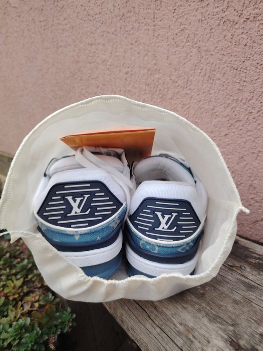 Adidași LV trainers blue and white