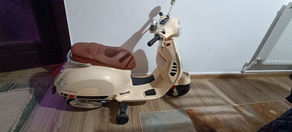 Vând motocicleta electrica copii