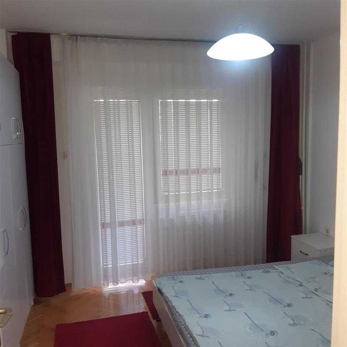 Дава се под наем Тристаен апартамент в Бургас, Славейков - 70 кв.м за 255 € - Снимка #2