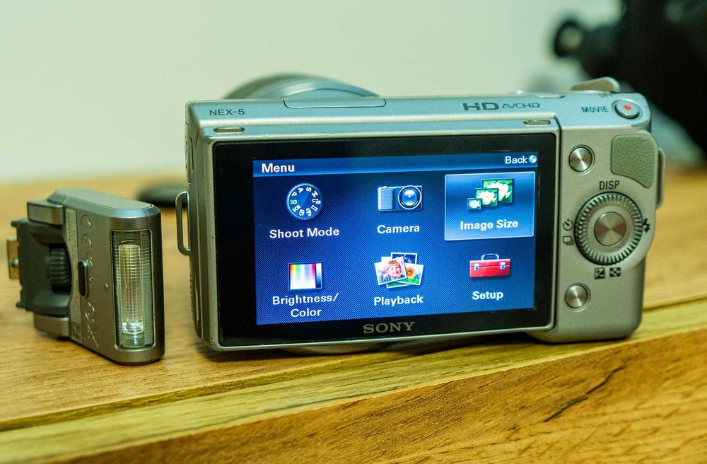 Sony Nex5 Aparat Foto Mirrorless APS-C si obiectiv 18-55 OSS