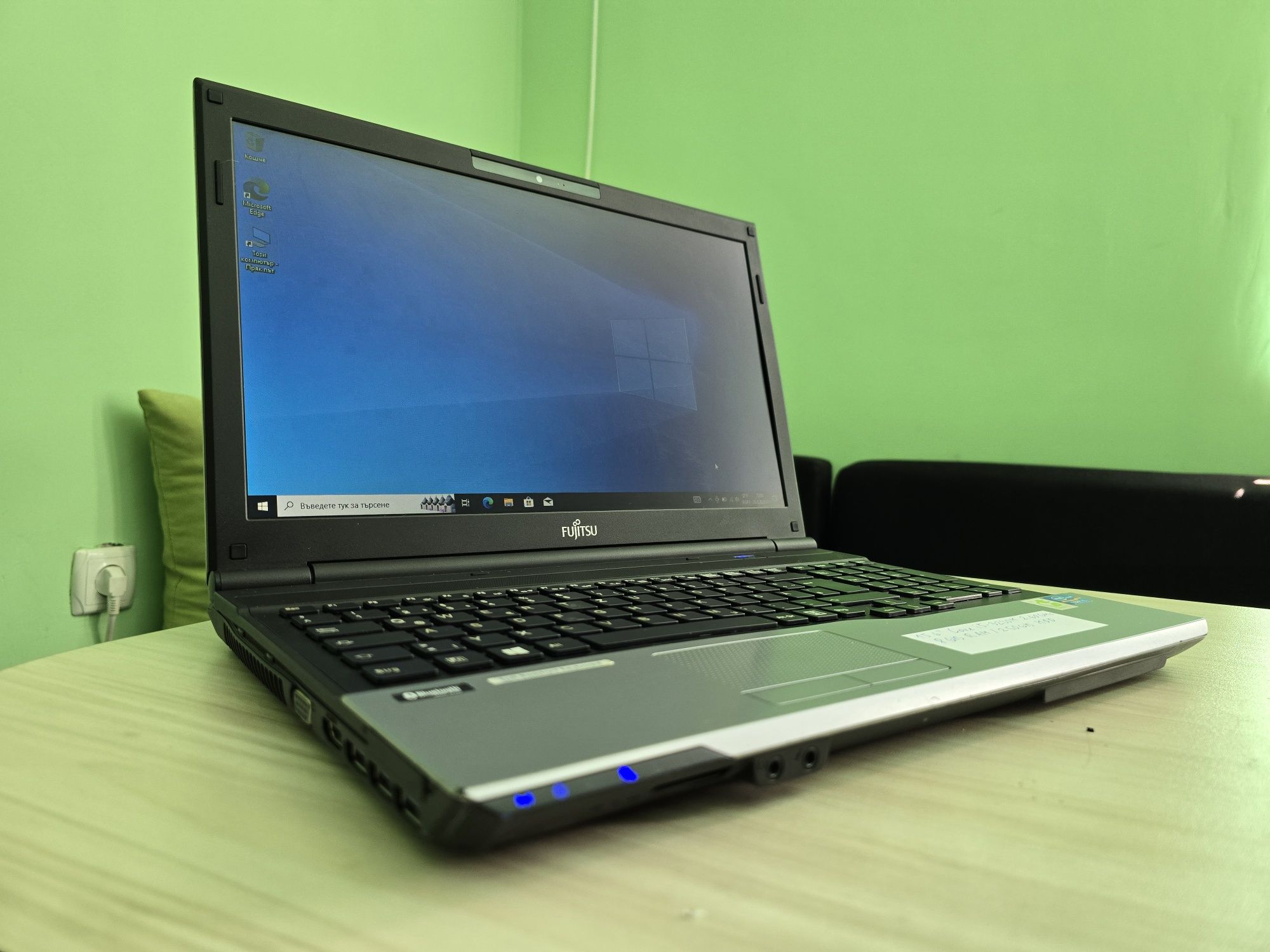 15.6" Fujitsu Core i5/8GB RAM/250GB HDD