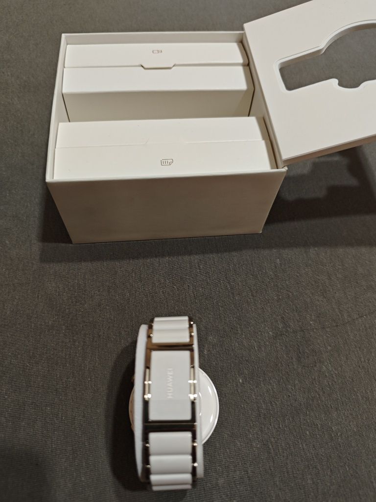Huawei watch GT 5 Pro ceramic white