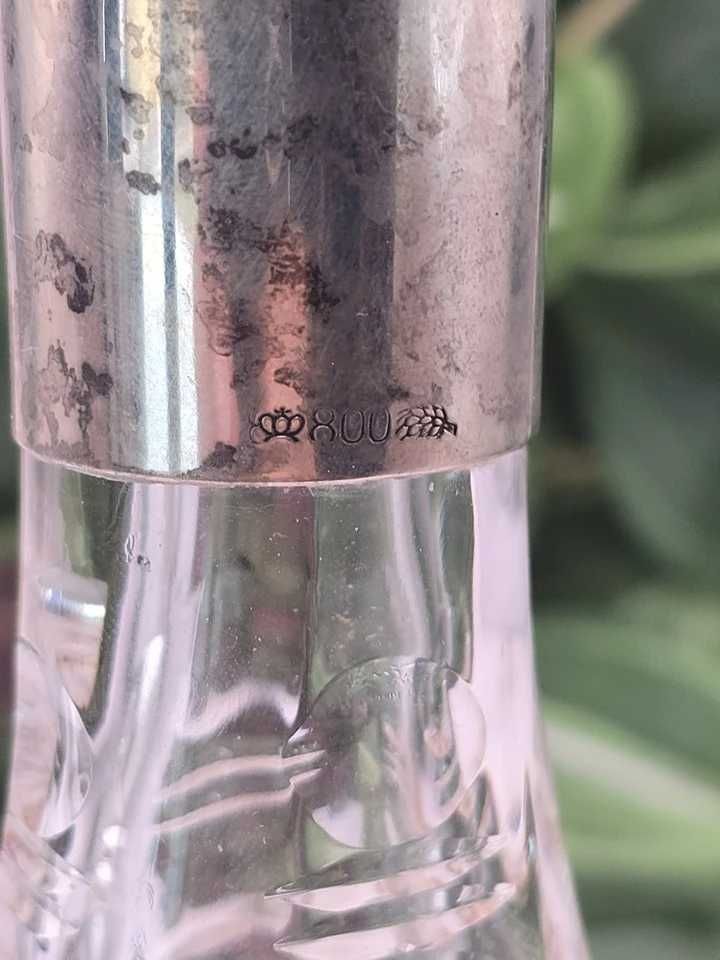 Sticla pentru tarie cu gat de argint,si bomboniera din cristal .