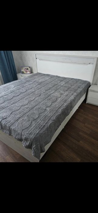 Продам двуспальную кровать