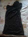 Vând rochie scurta neagra.