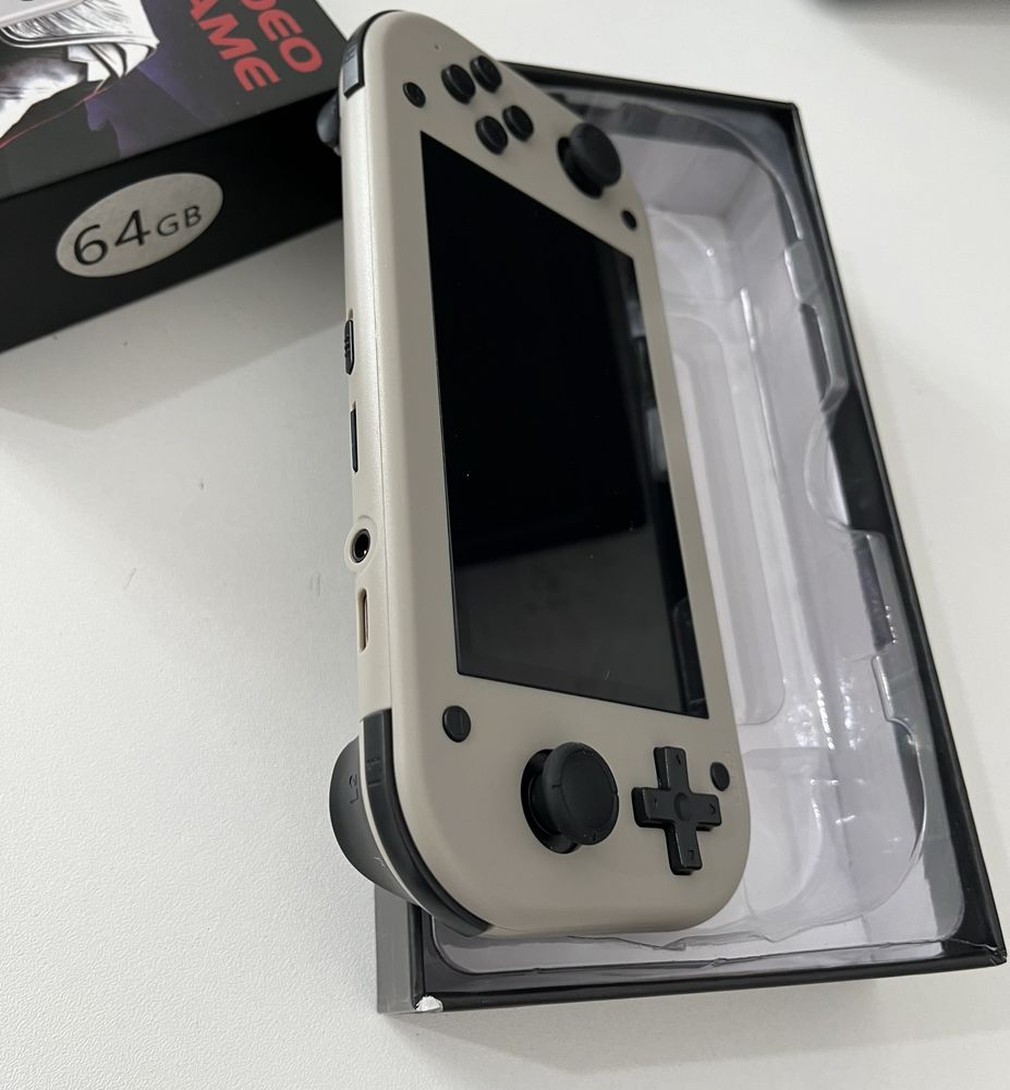 Продаю игровую приставку M17 с 20 000 играми почти новая