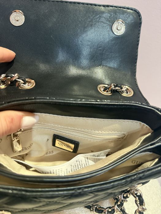 Дамска малка чанта Guess