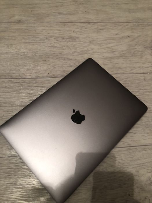Продам Макбук Про 13 2017