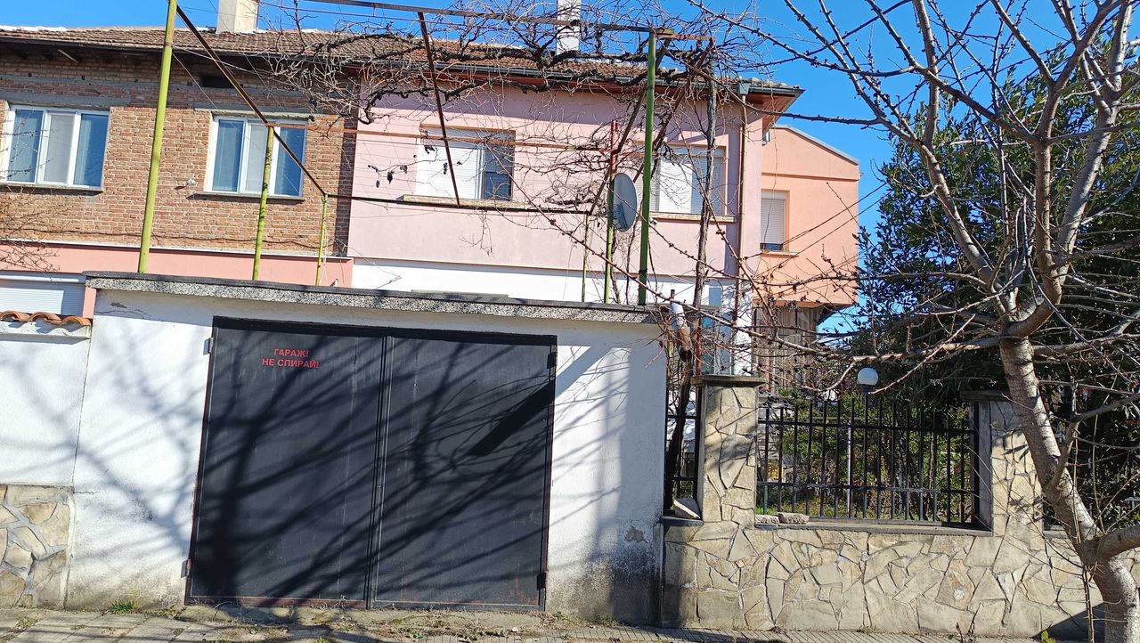 Продава се Етаж от къща в Казанлък - 91 кв.м за 988 €/кв.м - Снимка #2