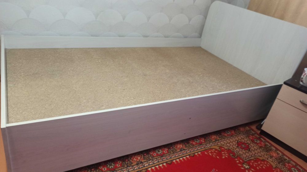 Продам кровать полуторку