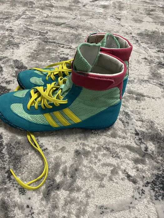 Vand ghete lupte adidas