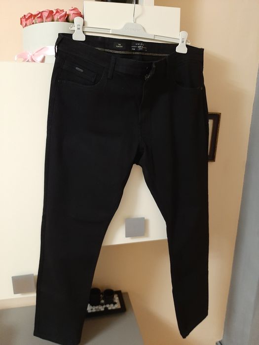 Vand blugi De calitate ,Noi