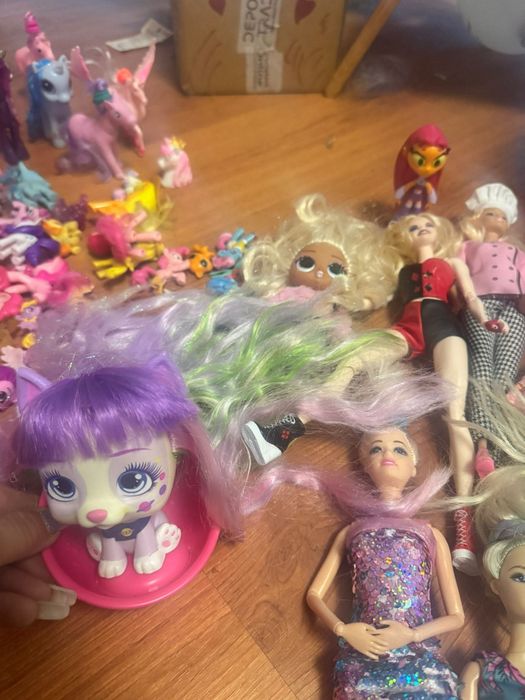 Lot păpuși  ca noi