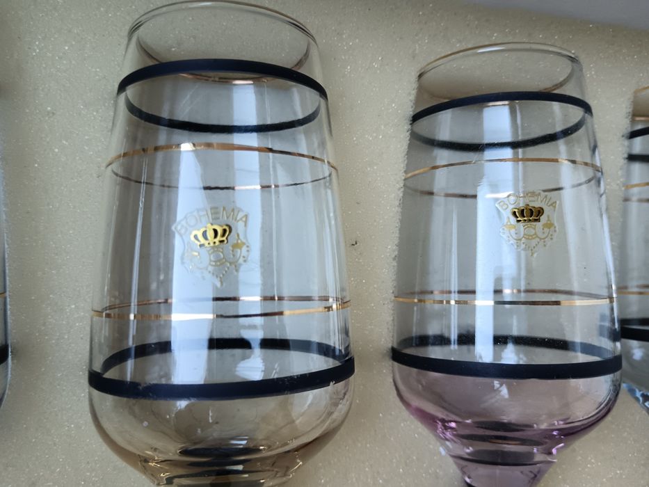 2 комплекта чисто нови чаши за вино Бохемия