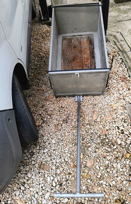 Vand carucior metalic cu roti pline