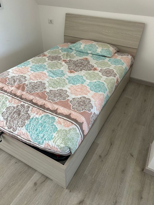 Pat  de o persoana jumate