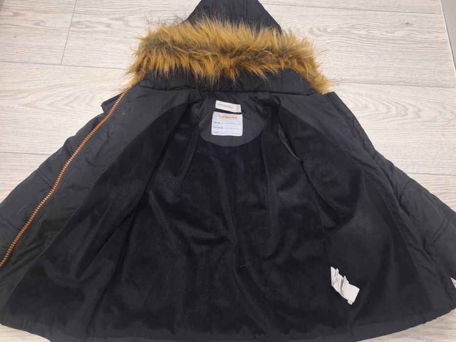 Продам детскую куртку