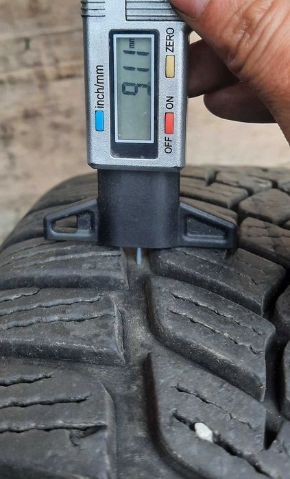 2 броя зимни гуми 215 55 17 дот20 FULDA като нови 7мм грайфер