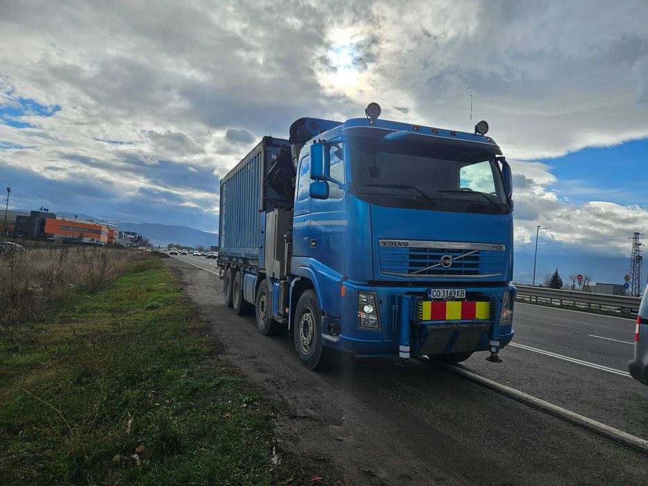 Камион с кран. Транспортни, монтажни и товаро-разтоварни услуги.