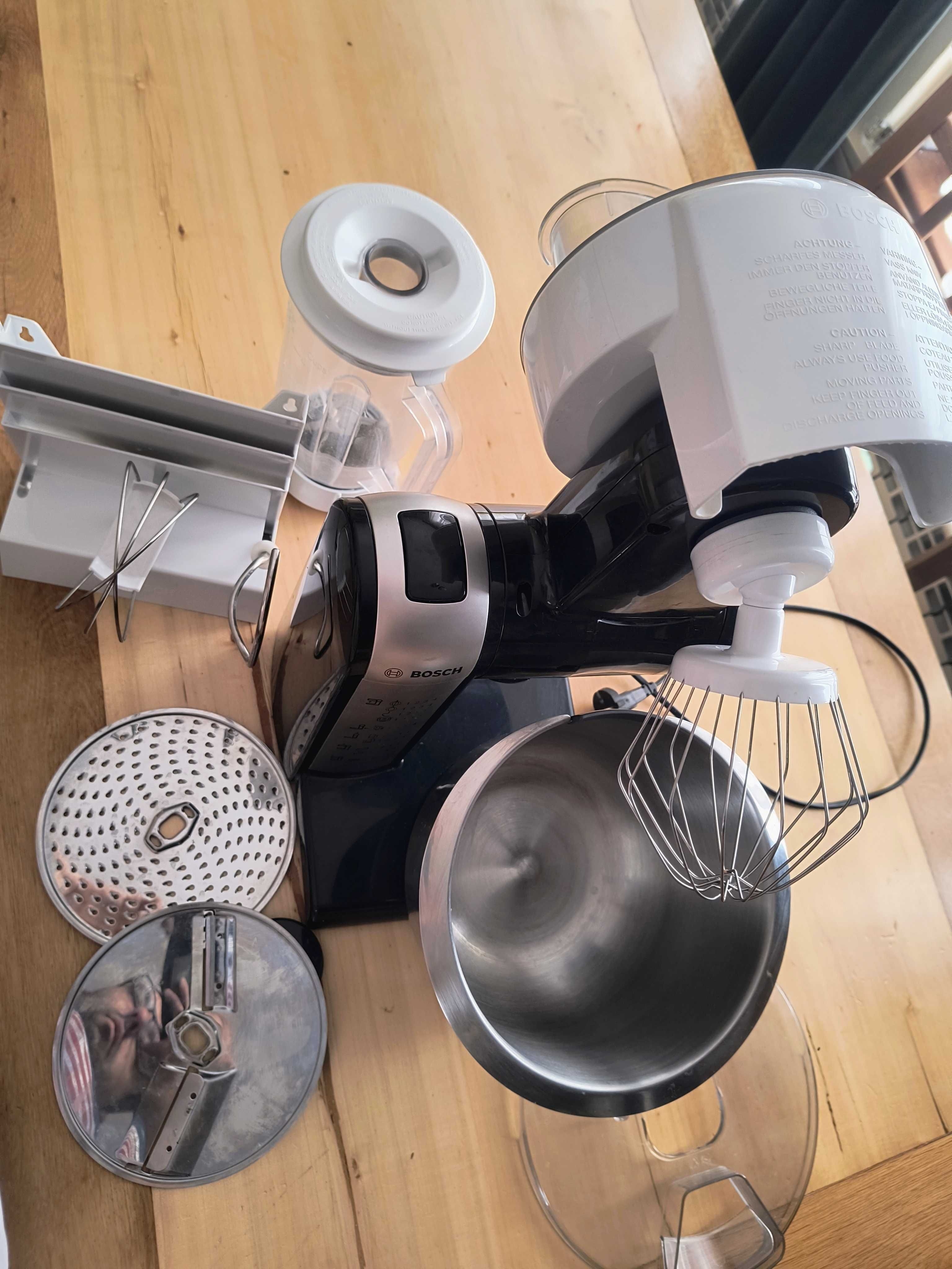 Bosch MUM48A1 + аксесоари MUZ4ZT1 и MUZ4MX2 - Компактен кухненски уред