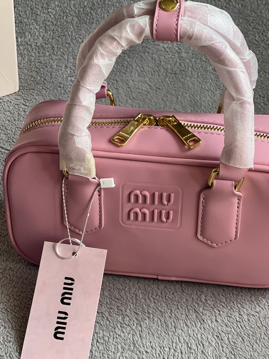 Розова чанта Miu Miu