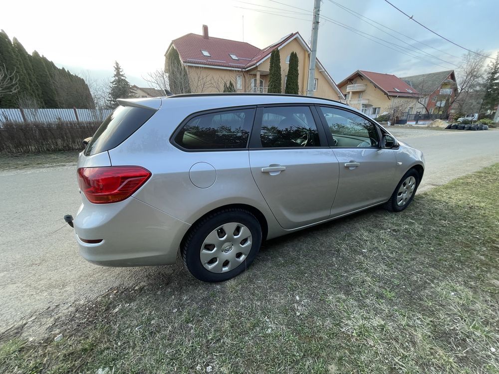 Opel astra j     17 cdti