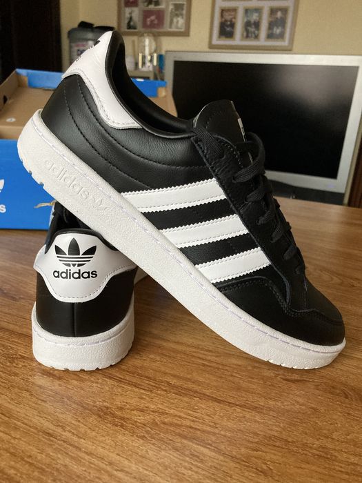 Оригинални мъжки маратонки Adidas Team Court