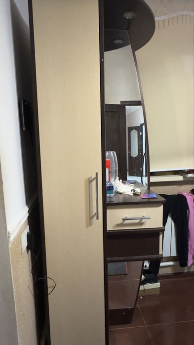 Прихожая бу коричнево шампанского цвета