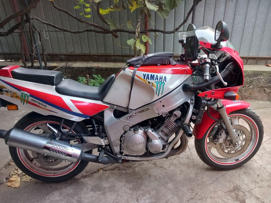 Vând Yamaha FZR500