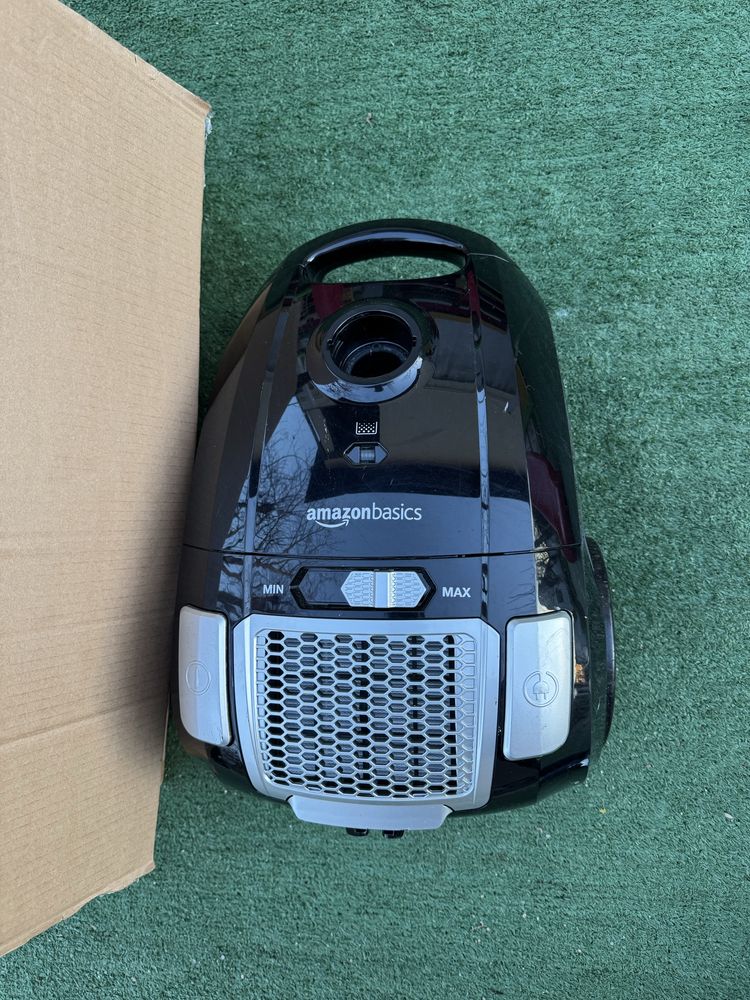 Aspirator Amazon Basics cu sac,puternic, filtru HEPA,700 W, 1.5 Litrii