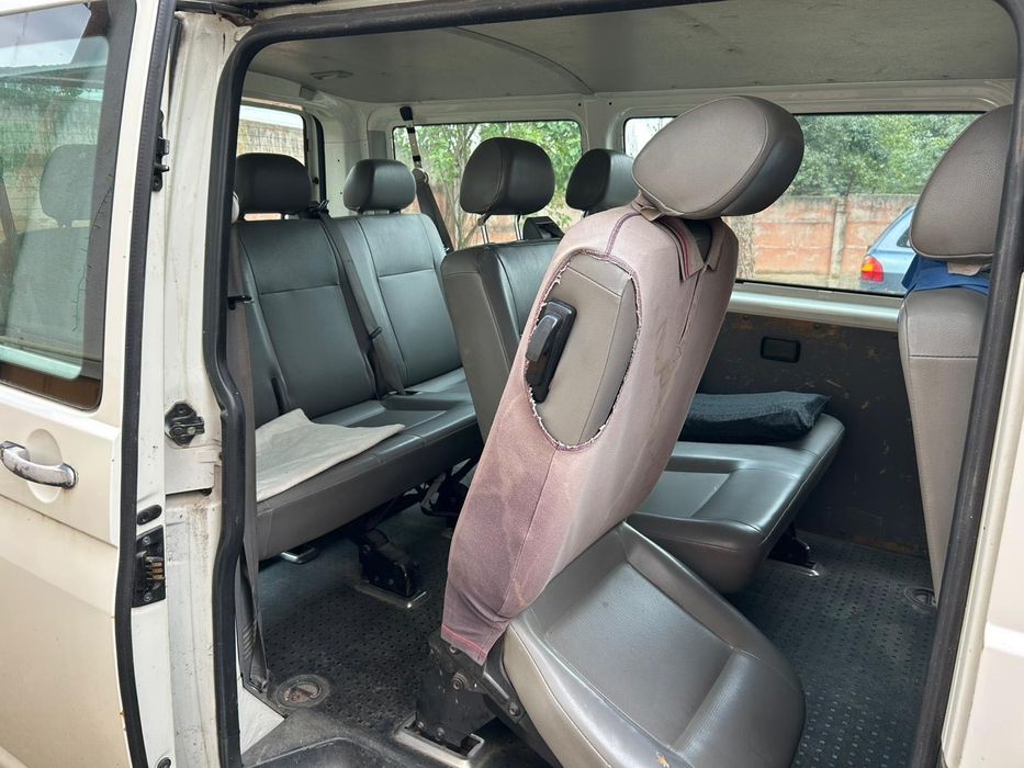 Volkswagen Transporter T5 8+1 locuri