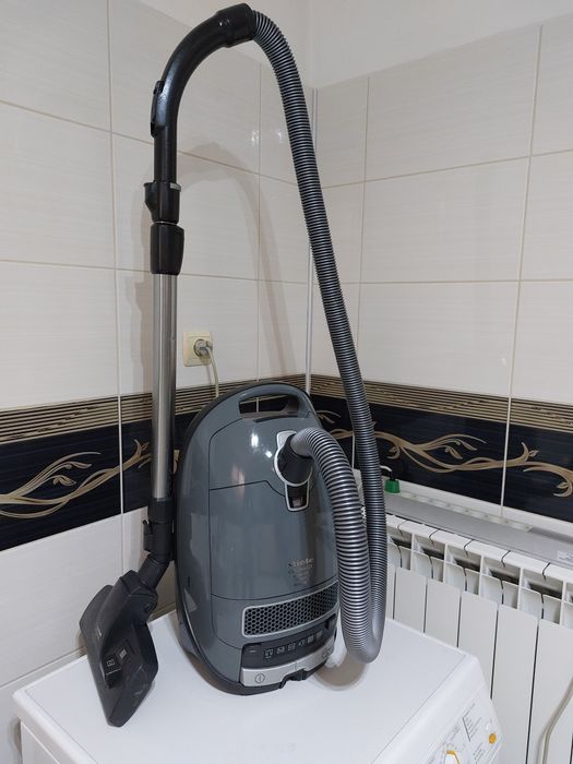 Прахосмукачка Miele Complete C3 Series 120 EcoLine