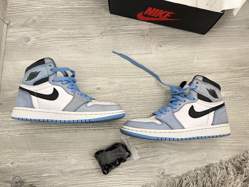 Air Jordan 1 University Blue