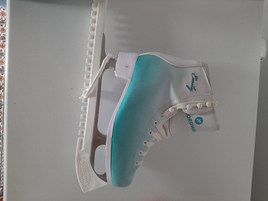 Продам профессиональные коньки