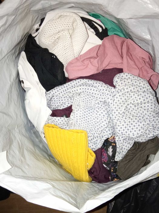 Две чувалчета с дрехи панталонки блузки