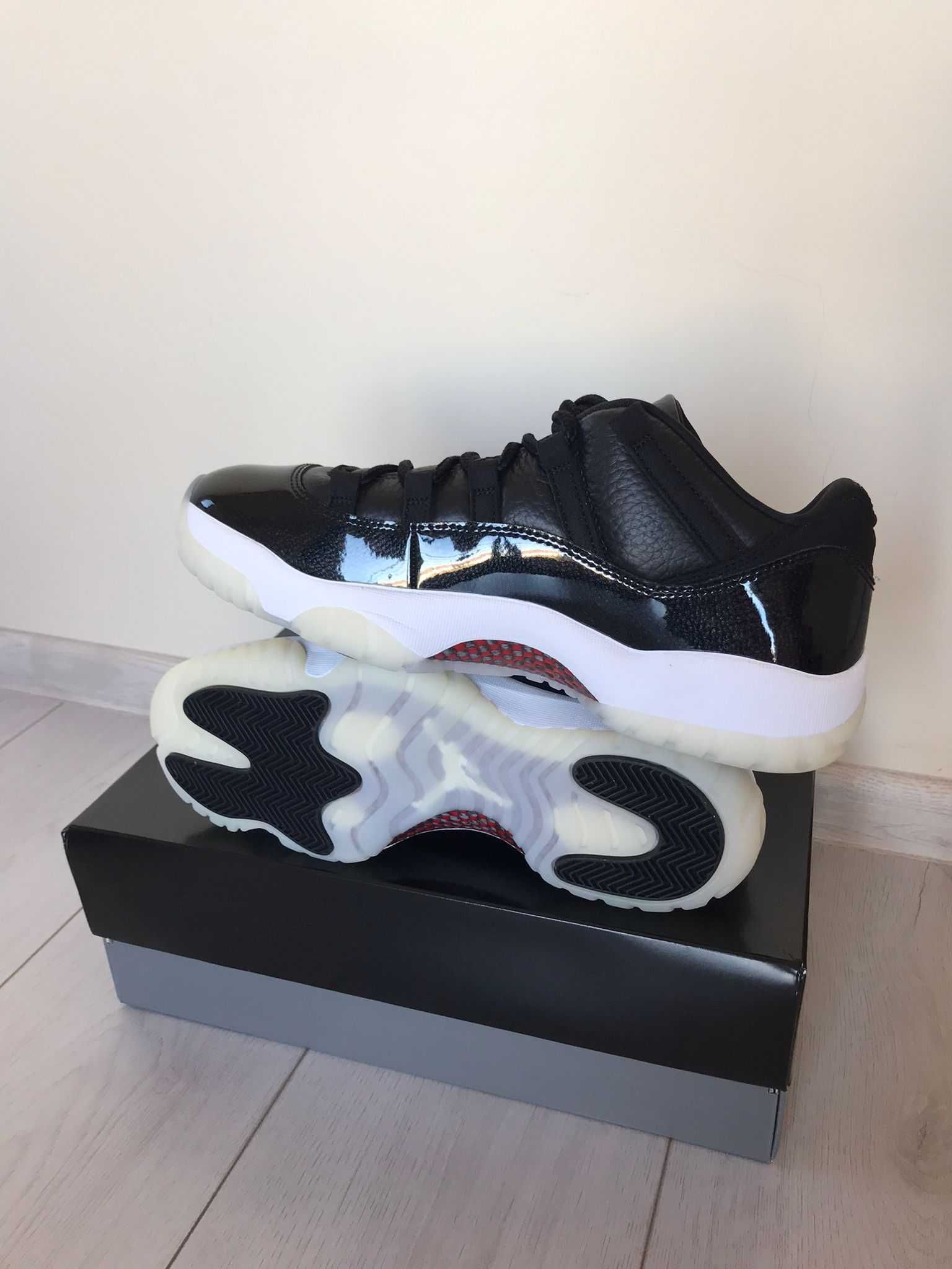 Jordan 11 Retro Low “72-10” - size 44 - 1200RON