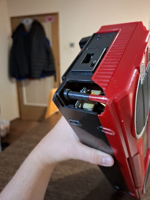 Продава се касетофон Sharp QT27H(R).