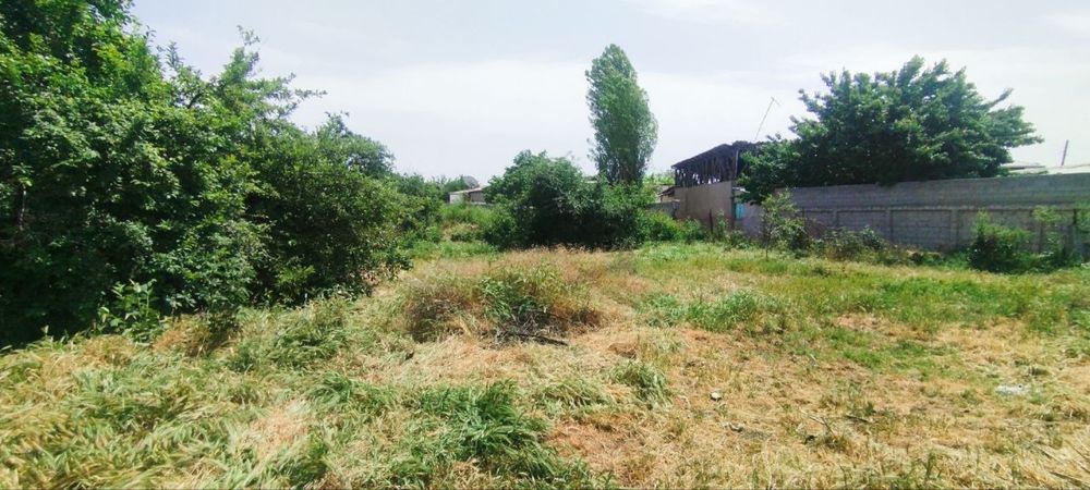 Hovli sotiladi 7 xona uyi bn 12500$