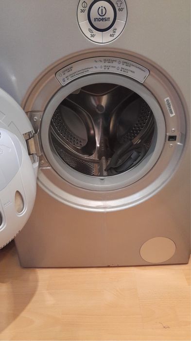 Masina de spalat rufe INDESIT